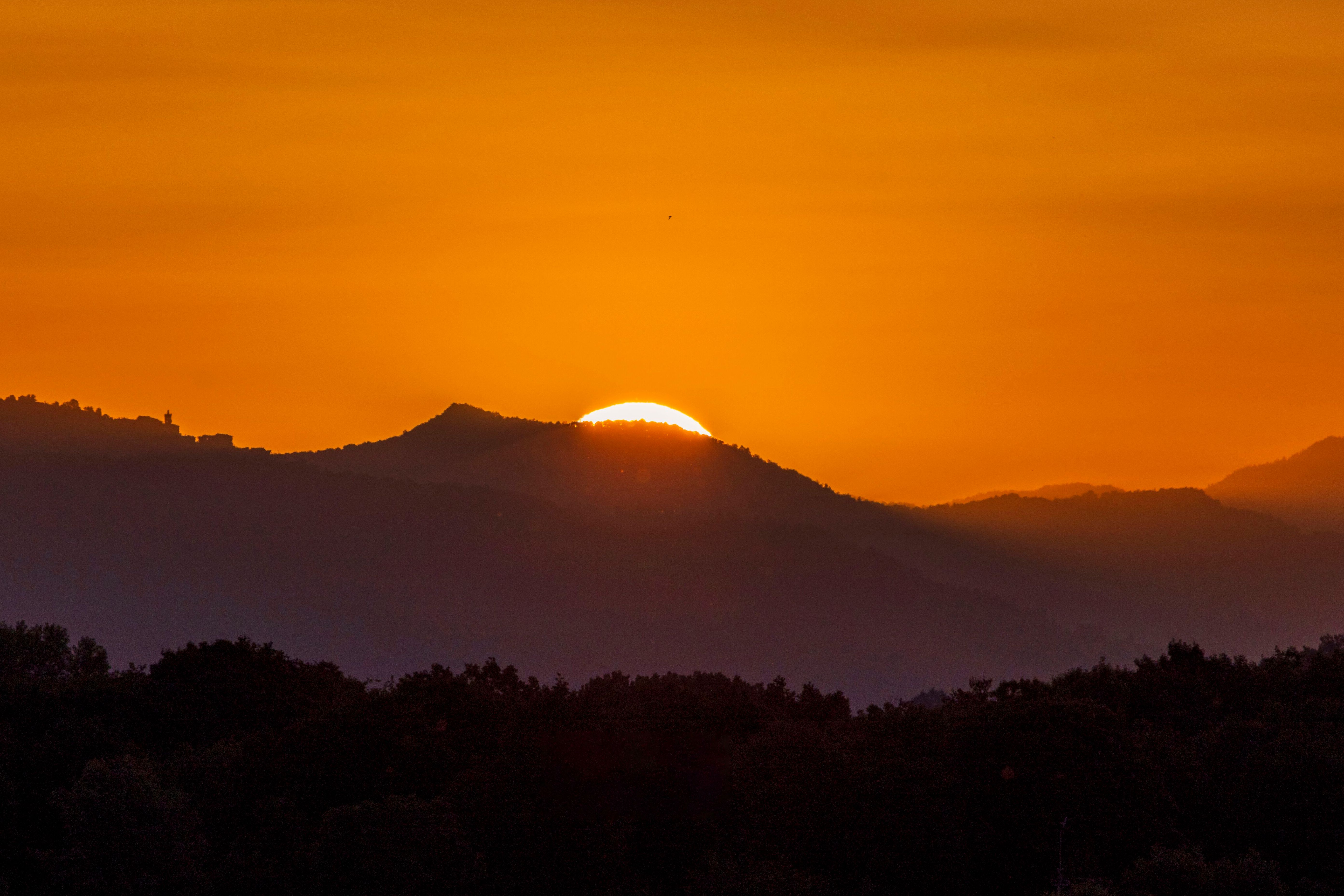 Stunning Sunset Over Rolling Hills Landscape · Free Stock Photo