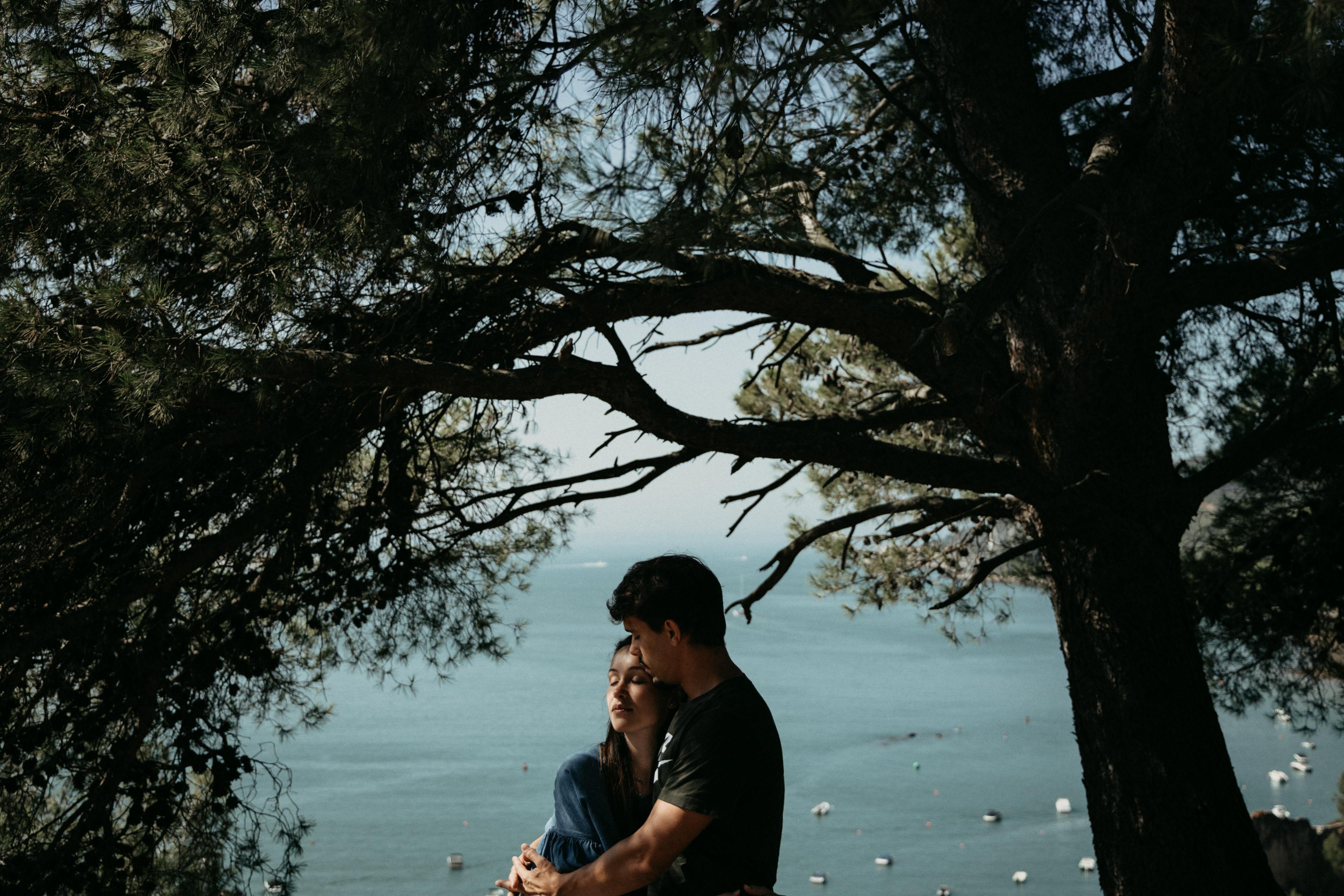 31 Awe-Inspiring Couple Poses For Pre Wedding Photography!