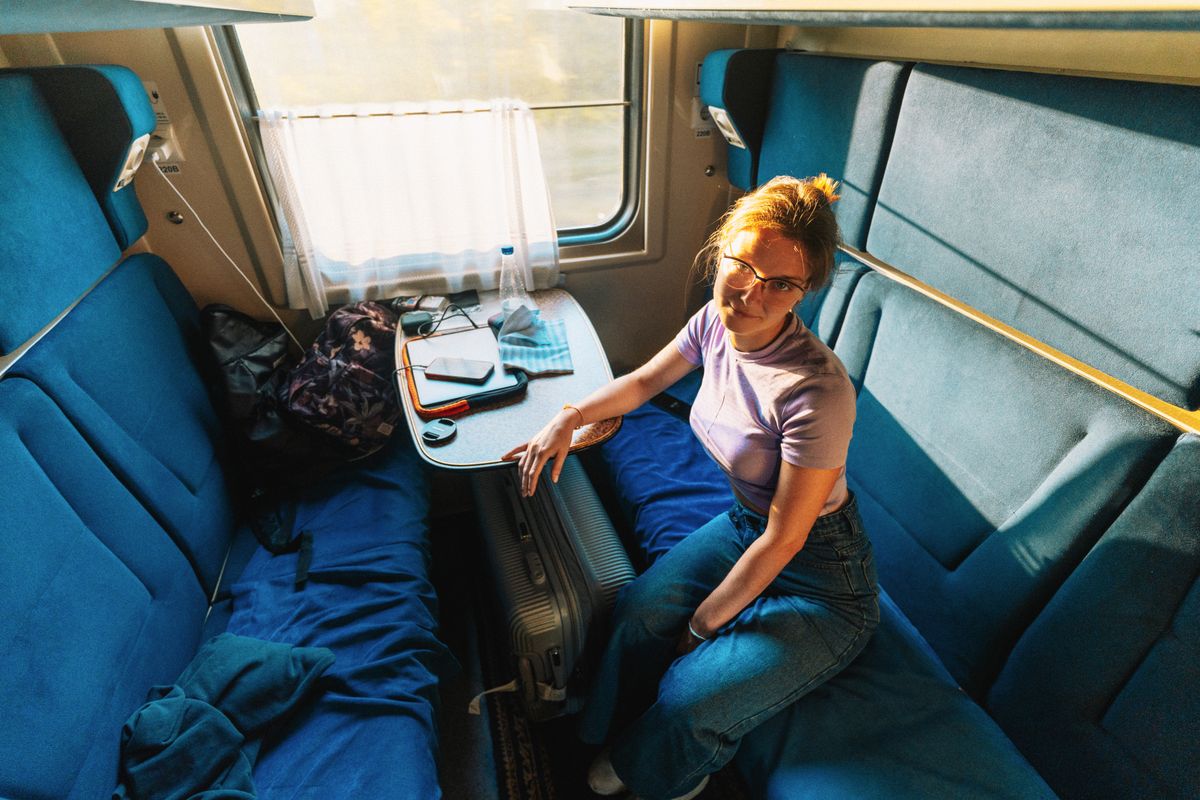 student moves in Pen-clawdd — Loaded properly: blankets, straps and a plan in Pen-clawdd
