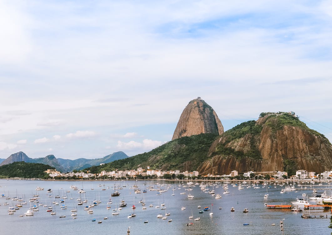 Gratis Cordillera Y Cuerpo De Agua Foto de stock