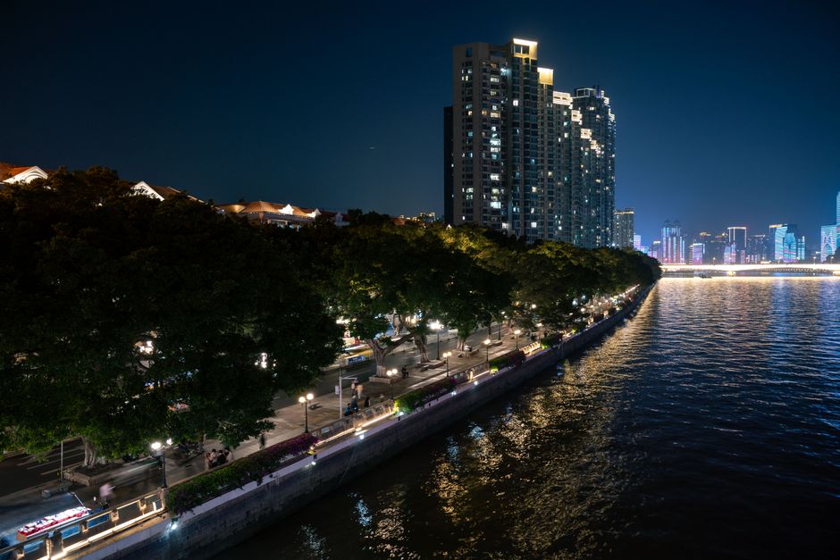 Dandong Liaoning — The Riverfront Promenade & Night Market
