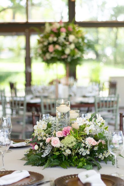 Stunning floral centerpiece and candles at a wedding in São Paulo, Brazil.