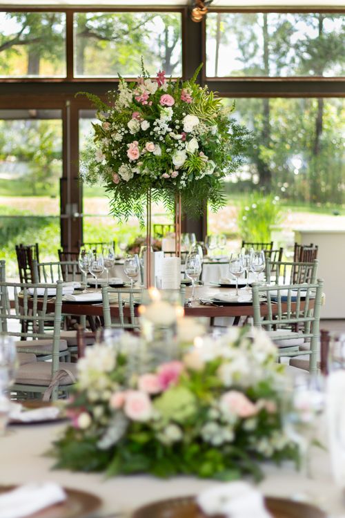 Free Beautiful floral centerpiece arrangement at a wedding in São Paulo, Brazil. Stock Photo