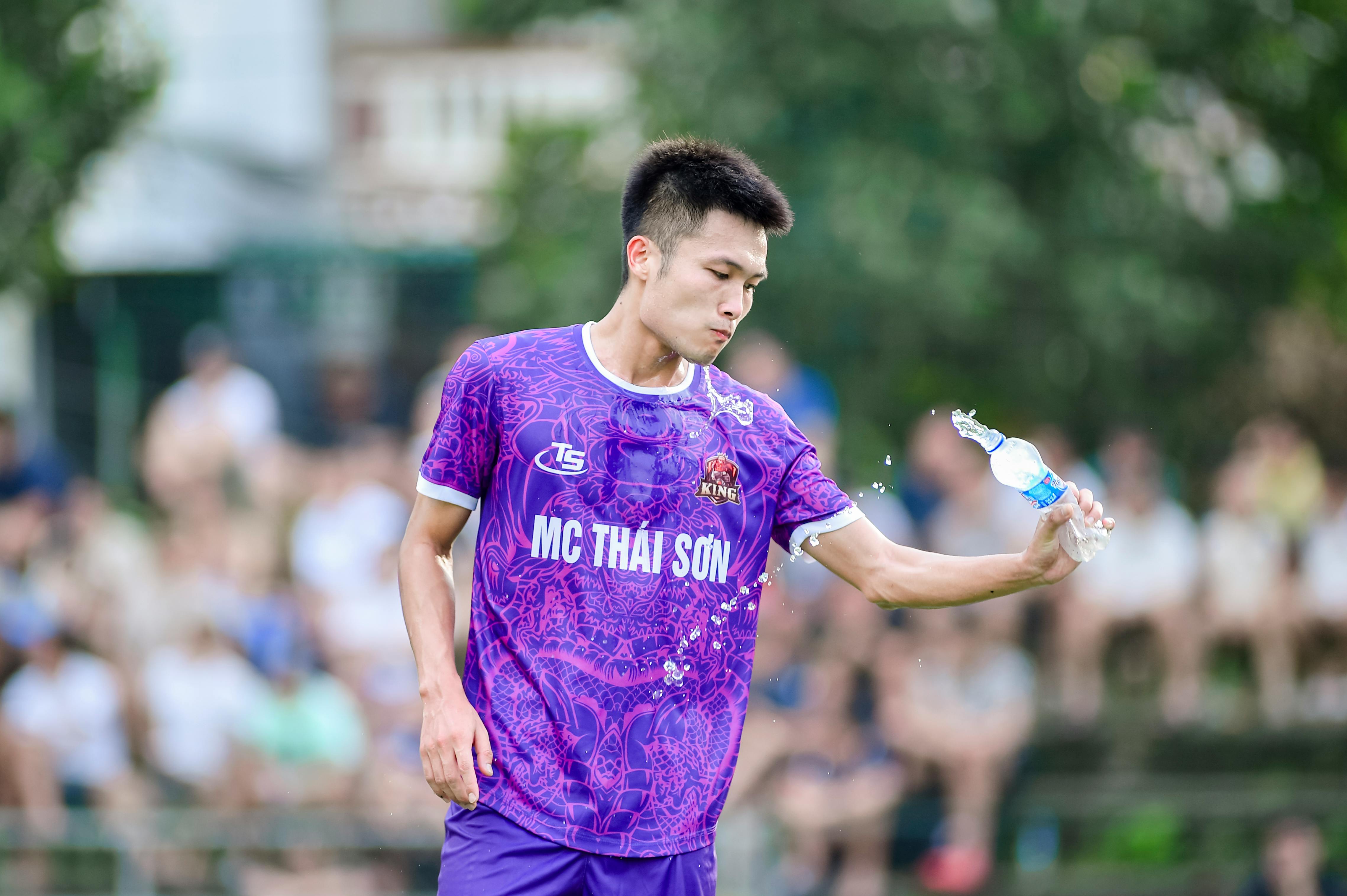 財經：畢業生期望月薪2.3萬 創3年來新低引關注