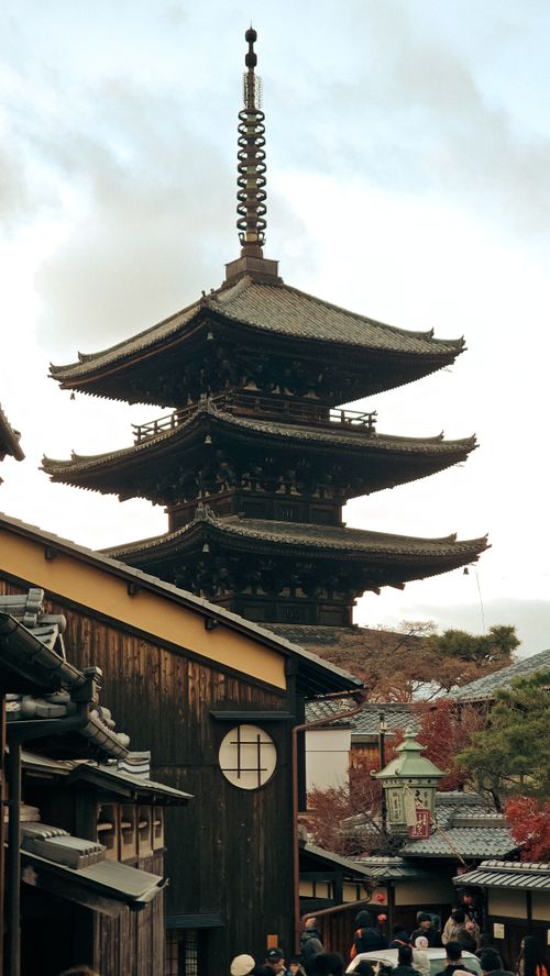 Free View of the historic Yasaka Pagoda surrounded by traditional buildings in Kyoto, Japan. Stock Photo