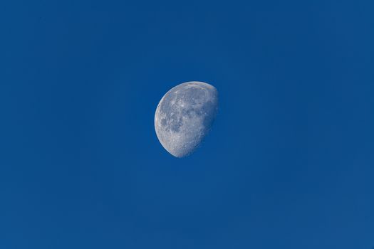 Geheimnisvoller Himmel & Mond – Weltraum Hintergrundbild