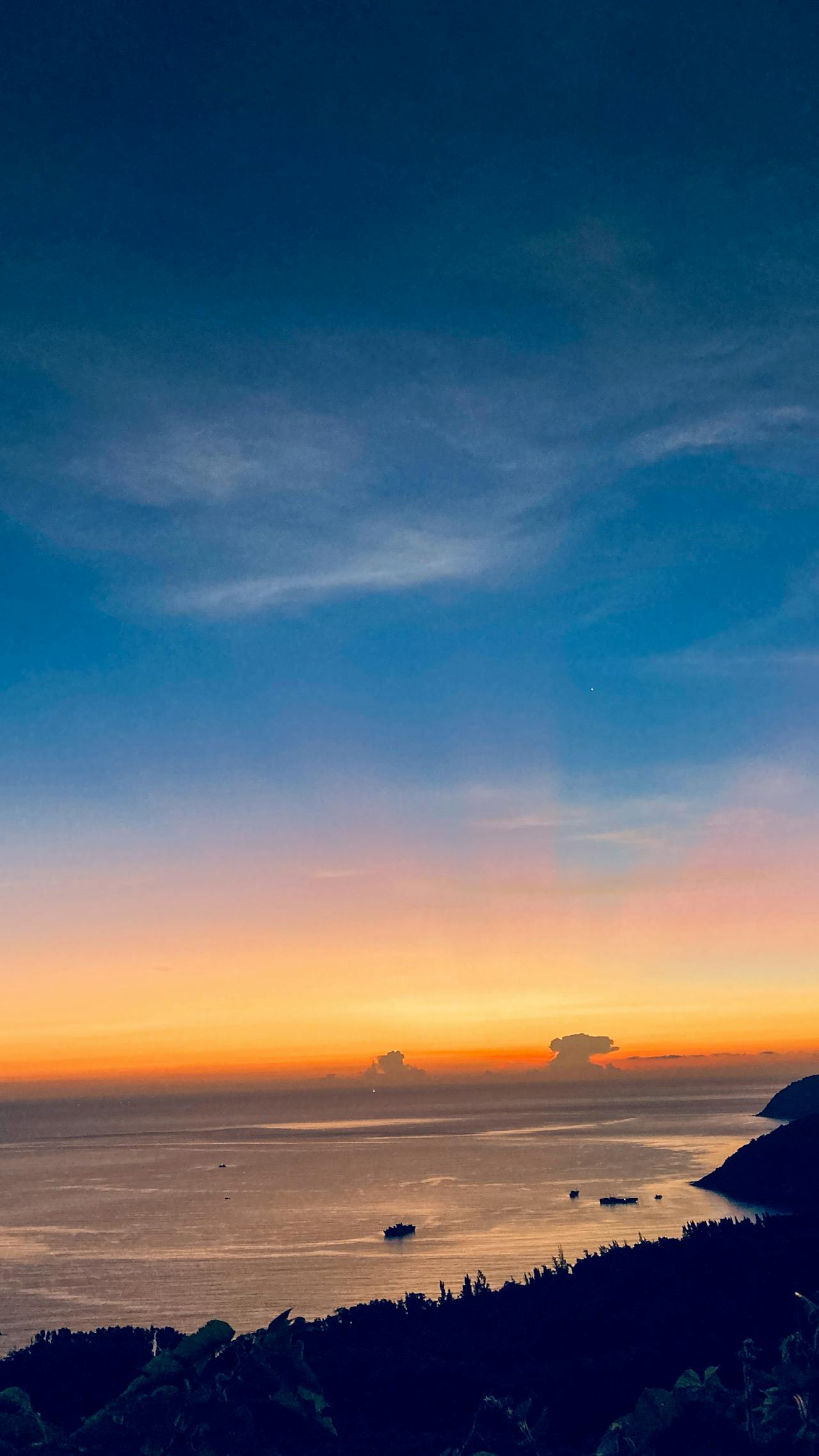 Nguồn gốc của sự bất định lượng tử là gì?