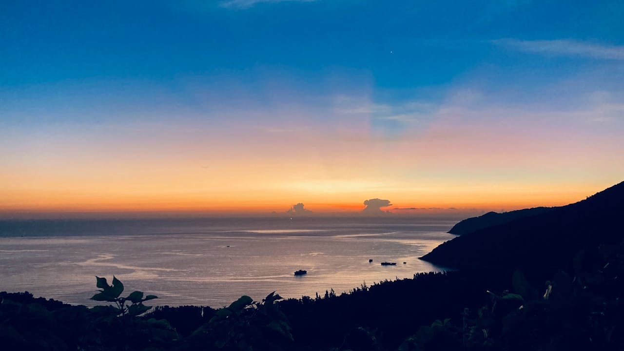 Trong tay thánh nữ có đời tôi