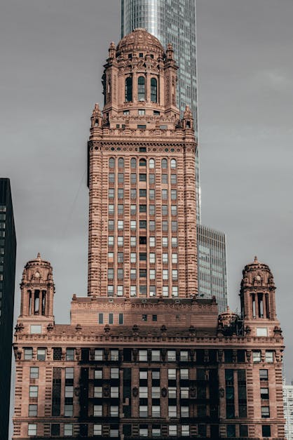historic-building-in-chicago-free-stock-photo
