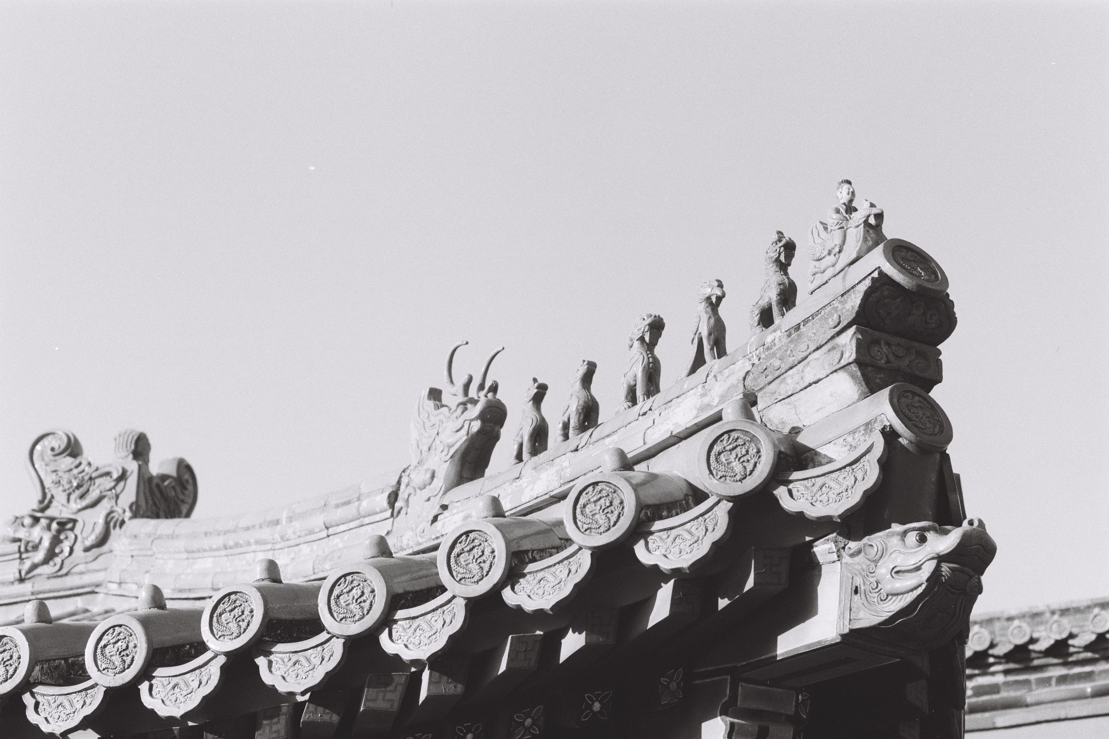 Traditional Chinese Roof with Ornate Decorations · Free Stock Photo