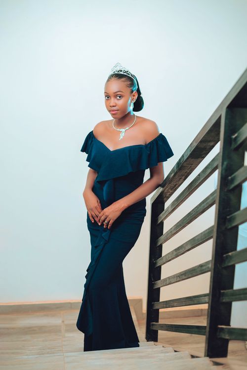 prom hairstyles for off the shoulder dress Best Wedding Hairstyles for Off-The-Shoulder Dresses