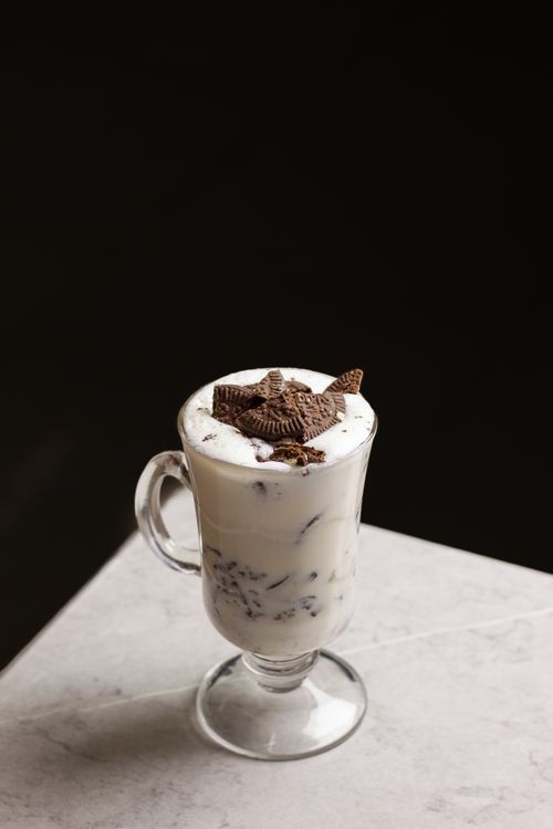 Free A creamy Oreo hot chocolate blend topped with white chocolate, beautifully presented in a clear glass. Stock Photo