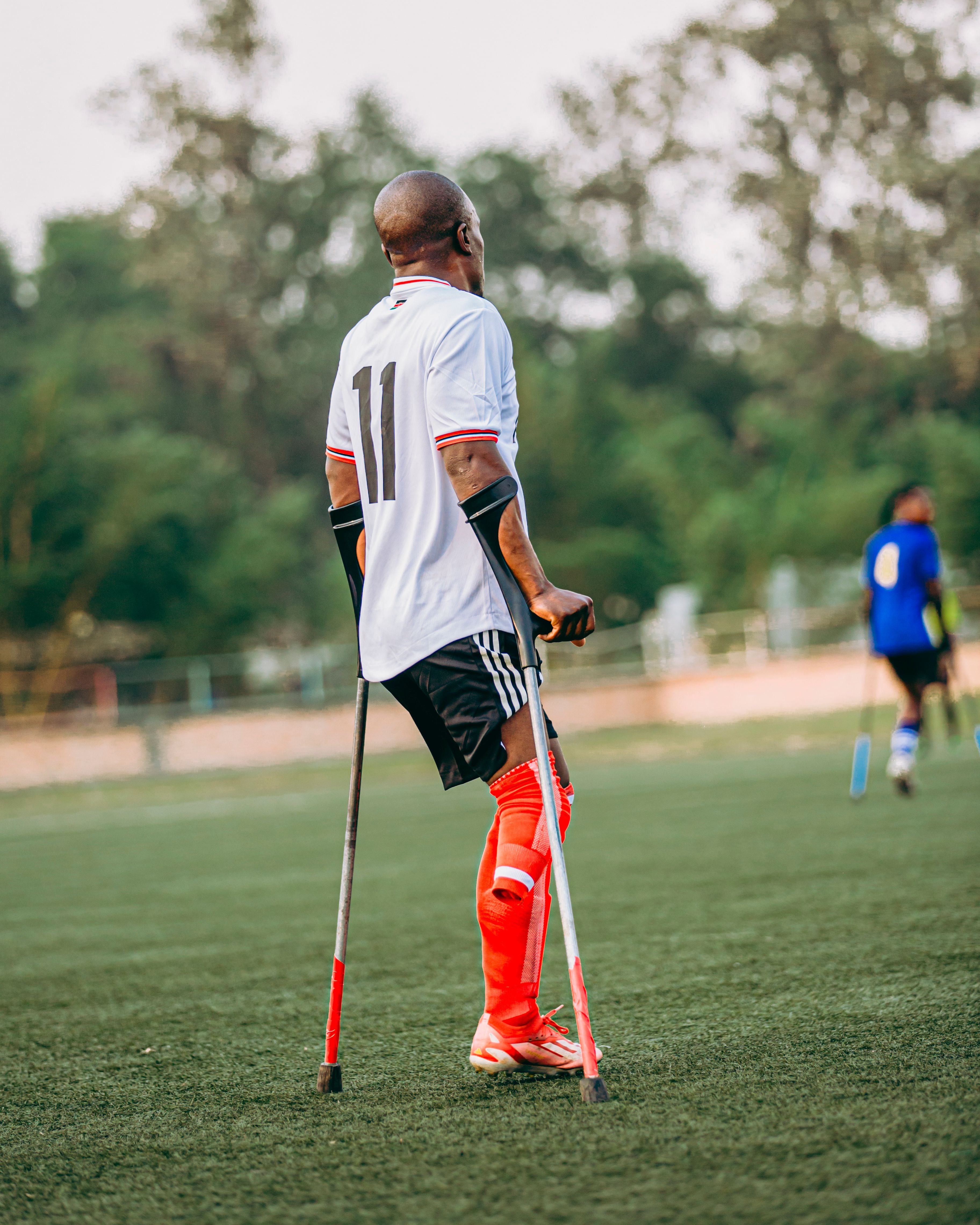 adaptive-soccer-player-on-field-with-crutches-free-stock-photo