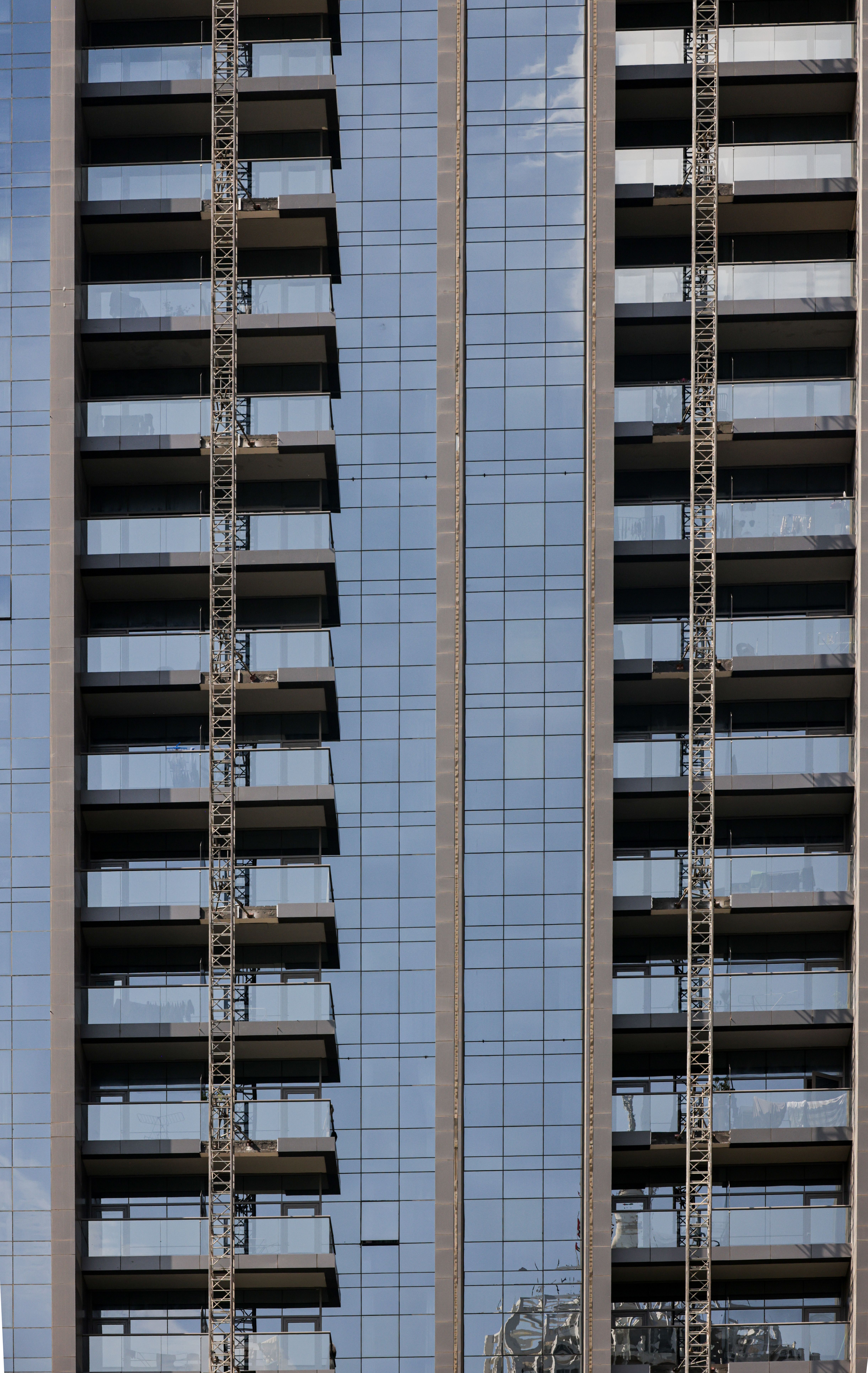 Modern Skyscraper with Glass Facade and Balconies · Free Stock Photo