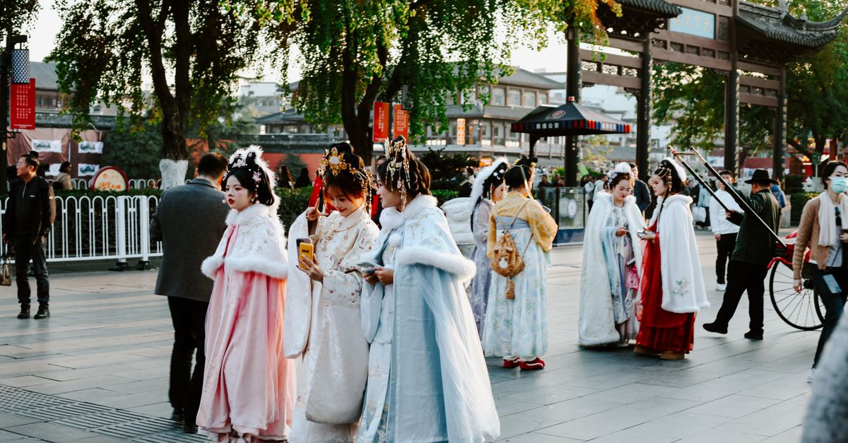 Nanjing Fashion Week Opening Gala Wraps as Runway-to-Retail Format Takes Over