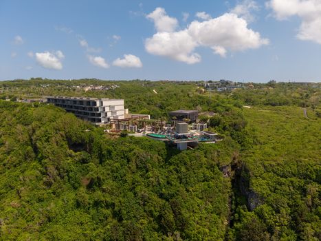 Recorrido FPV de hotel en Bucaramanga — tour aéreo inmersivo