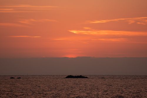 Free Peaceful sunrise view over Long Island Sound, capturing vivid colors and tranquil waters. Stock Photo