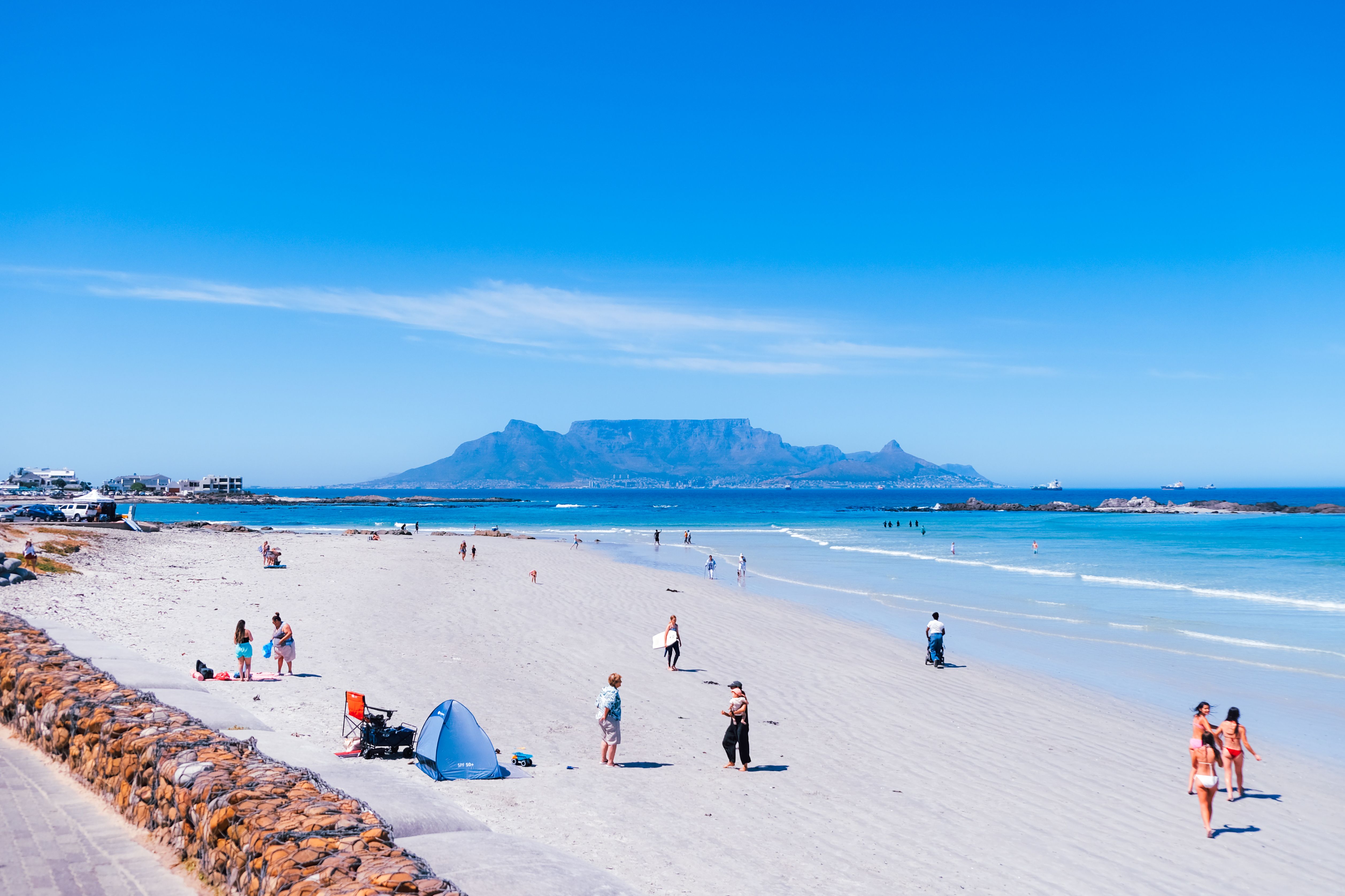sunny-day-at-cape-town-beach-with-table-mountain-free-stock-photo