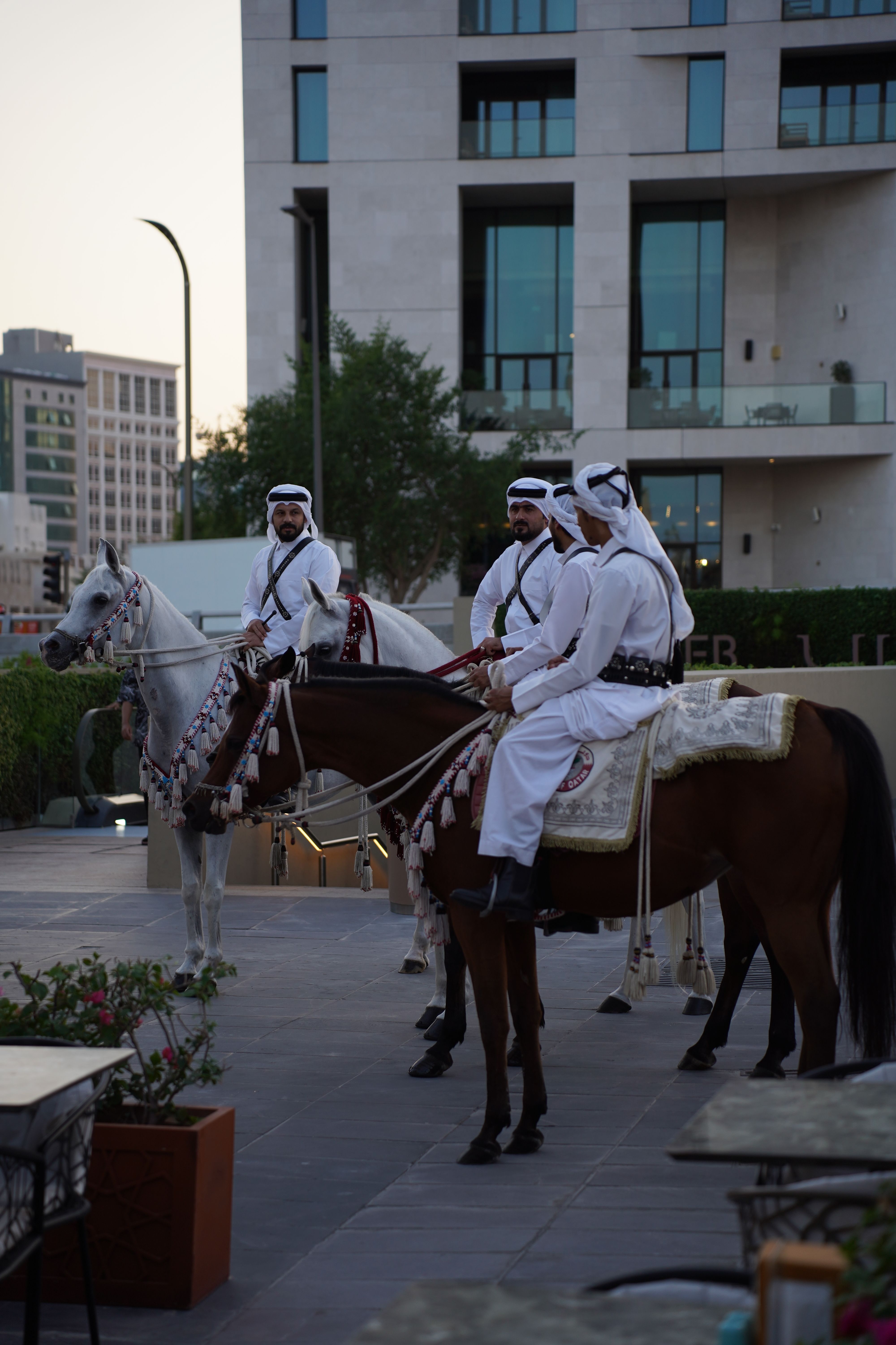 Group Of Qatari People Photos, Download The BEST Free Group Of Qatari ...