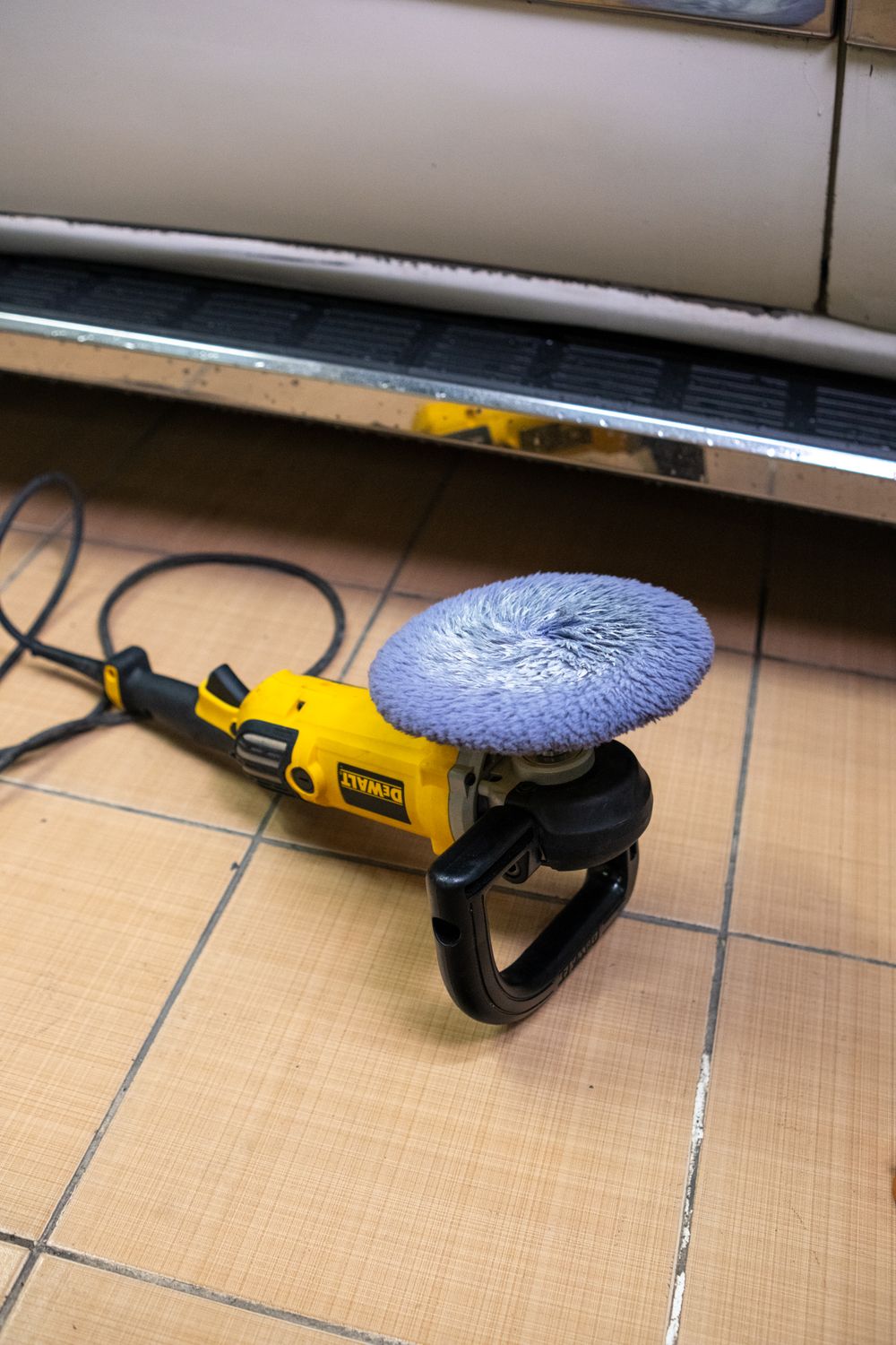 Professional polishing equipment for hard surfaces