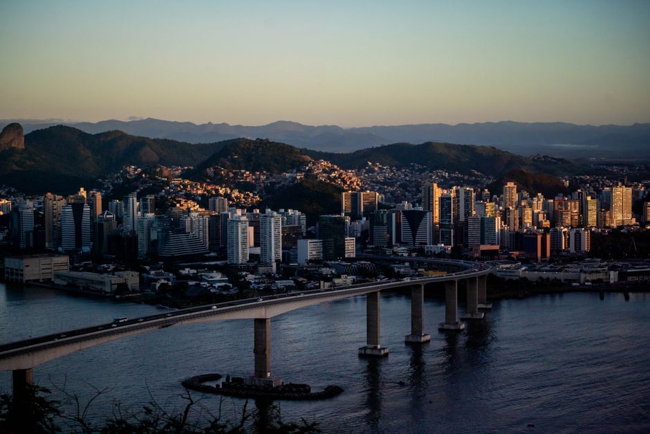 A stunning view of Vila Velha's skyline and the Third Bridge at sunset in Espírito Santo, Brazil.