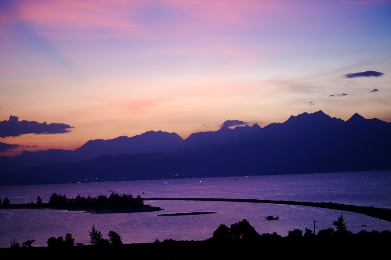 Khối lượng electron quan trọng với sự sống