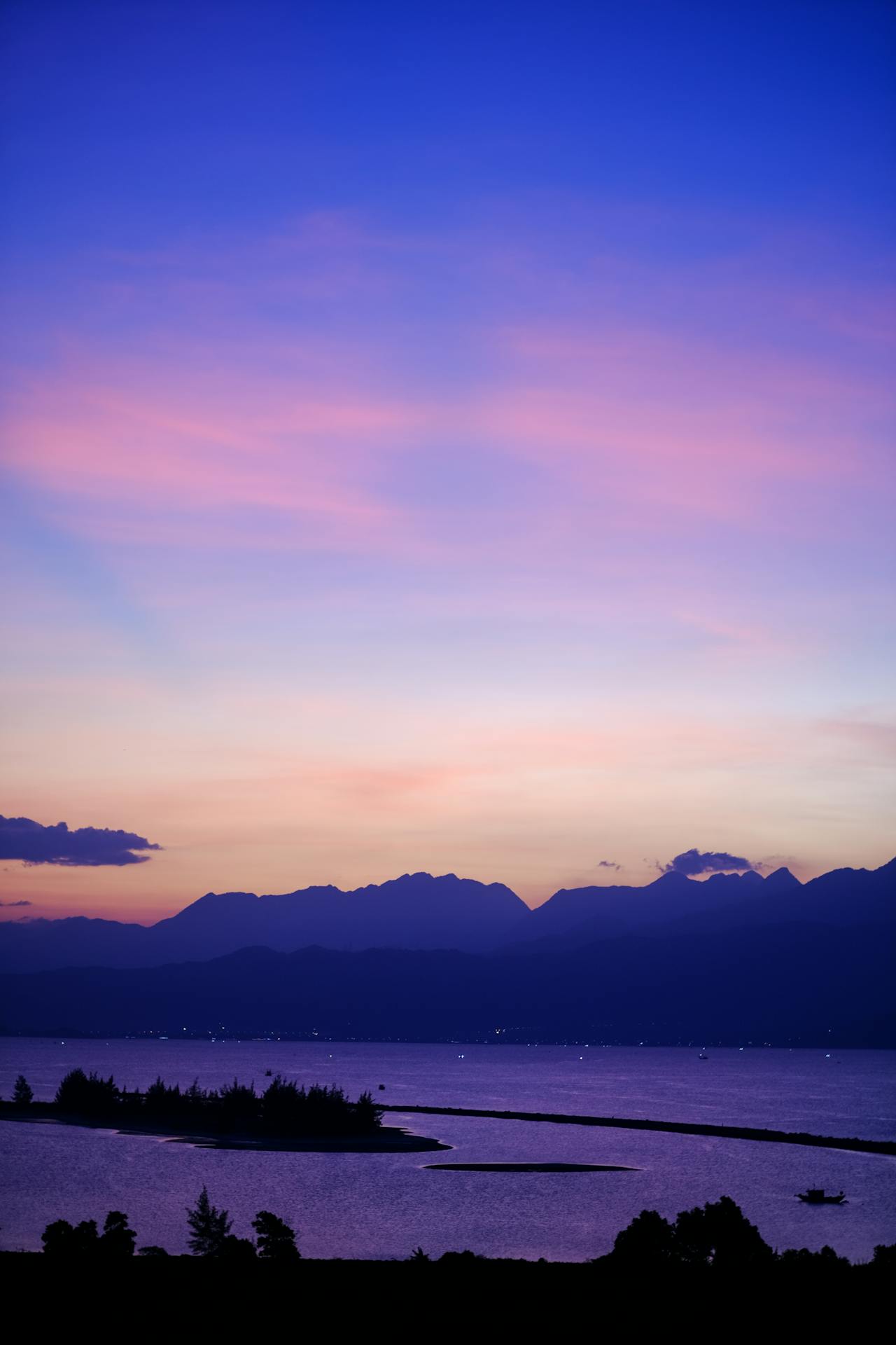 Nước dòng sông cái