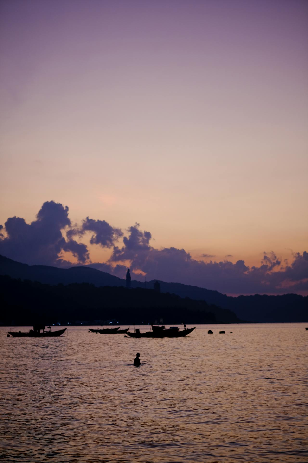 An nhiên trong cơn mưa