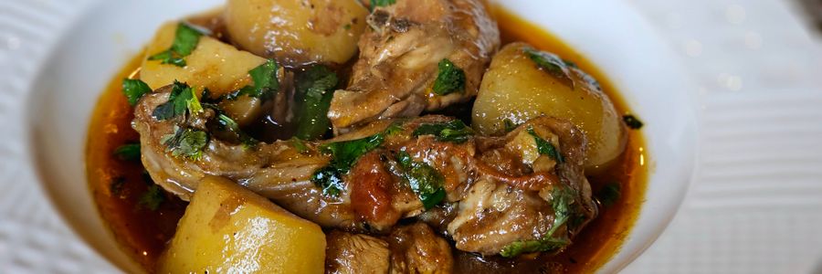Foto de Frango ensopado com batata e arroz