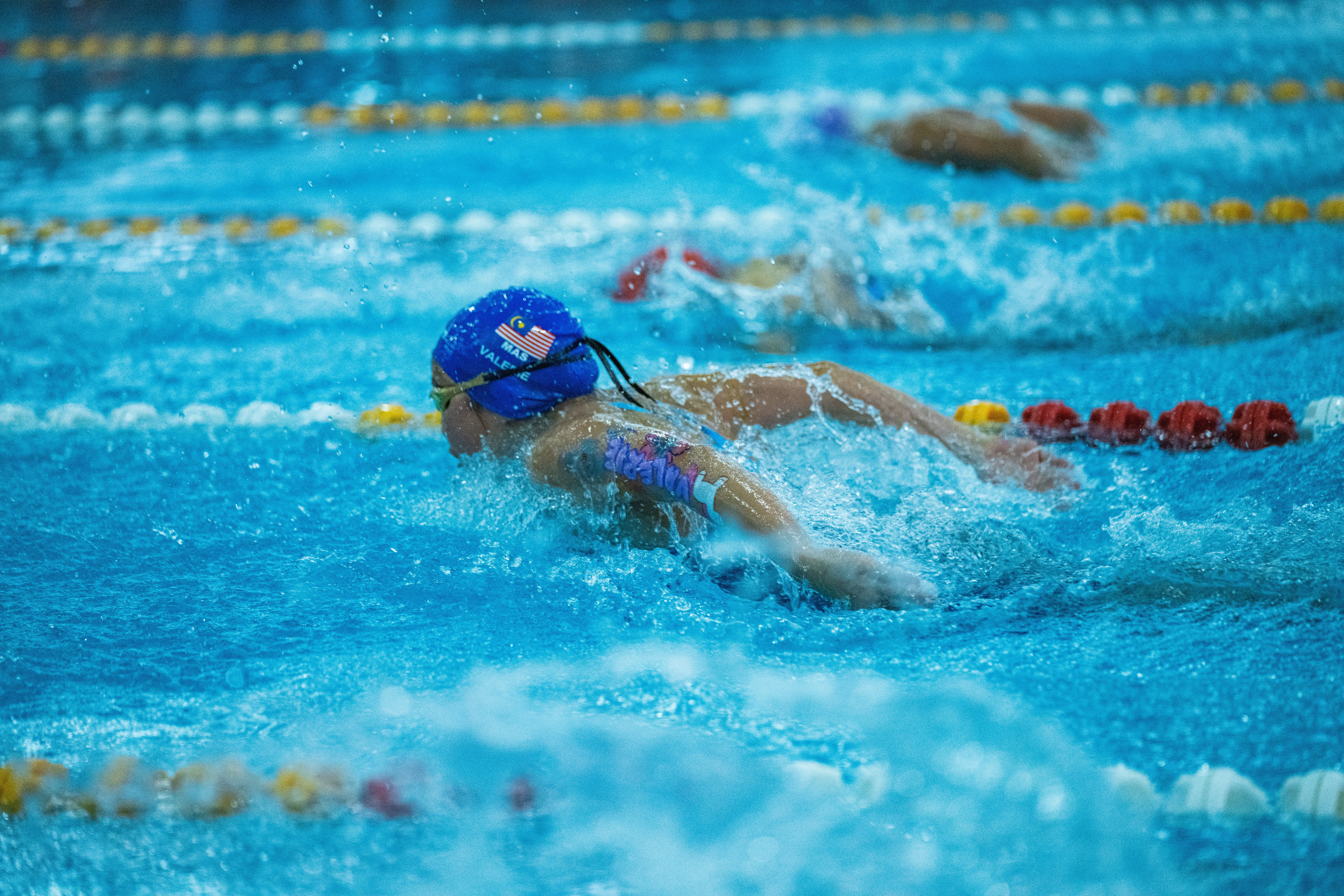 Competitive Swimmer in Action at Indoor Pool · Free Stock Photo