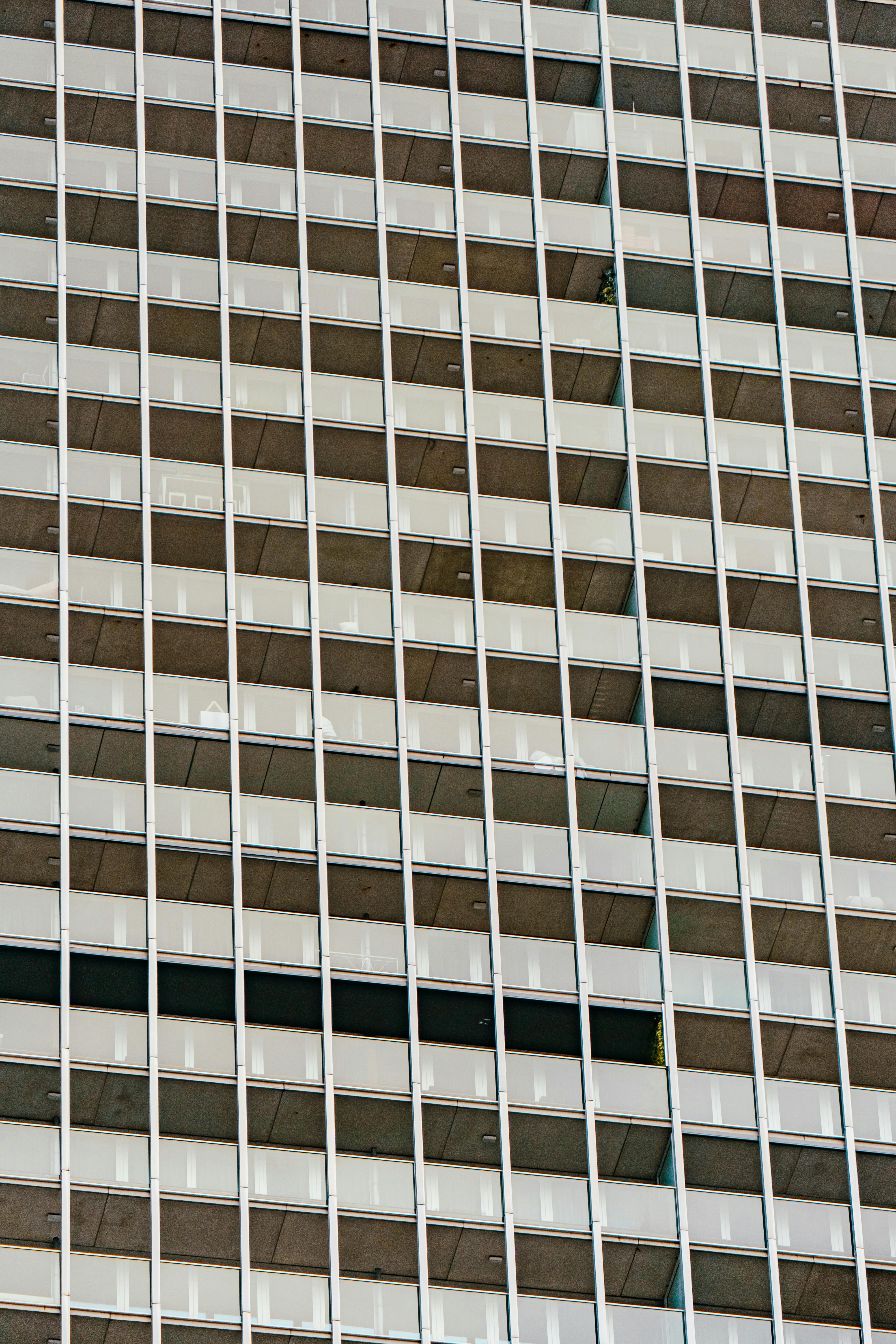 Gratis Facciata di un moderno edificio residenziale con balconi simmetrici e finestre in vetro a Rotterdam. Foto a disposizione