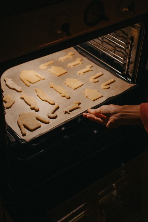 Baking on a kitchen counter — Raymond Petrik on Pexels
