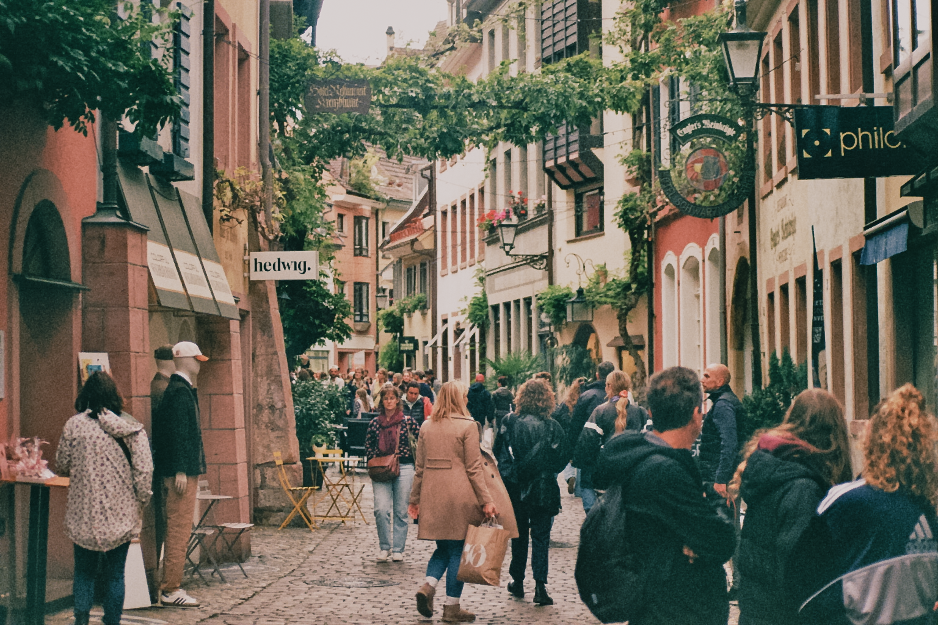 Google Maps Ansicht eines Geschäfts in der Freiburger Altstadt mit markiertem Google Business Profile