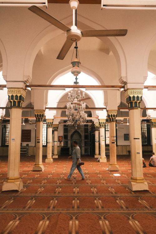 Free Interior view of Al-Mursi Abu'l-'Abbas Mosque with a chandelier and intricately designed pillars. Stock Photo