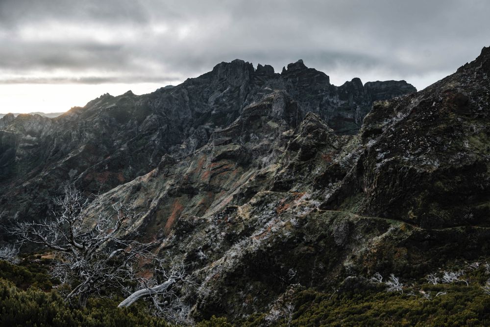Peisaj montan dramatic în interiorul insulei Madeira