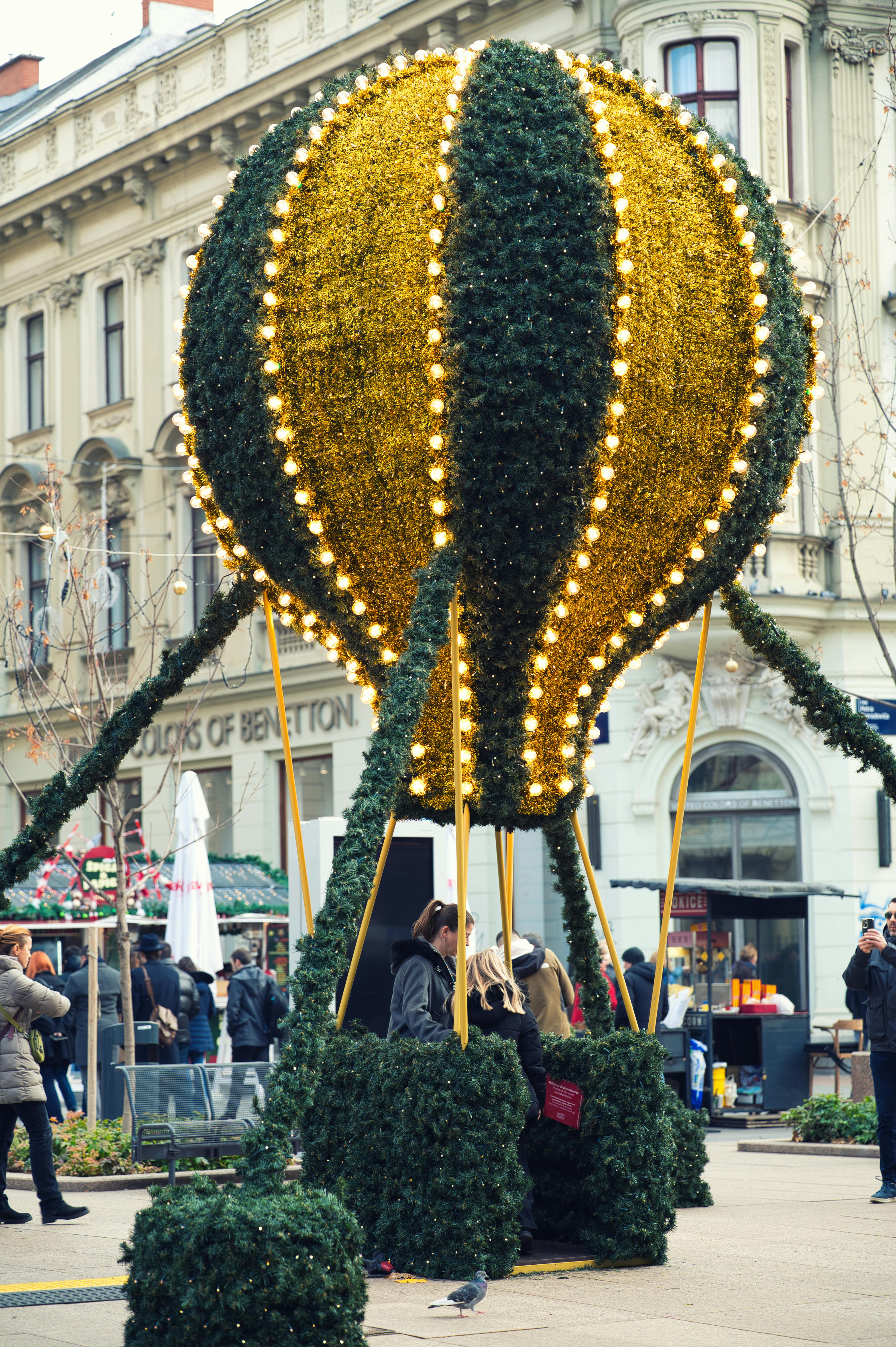 Henry Gold Party Travel