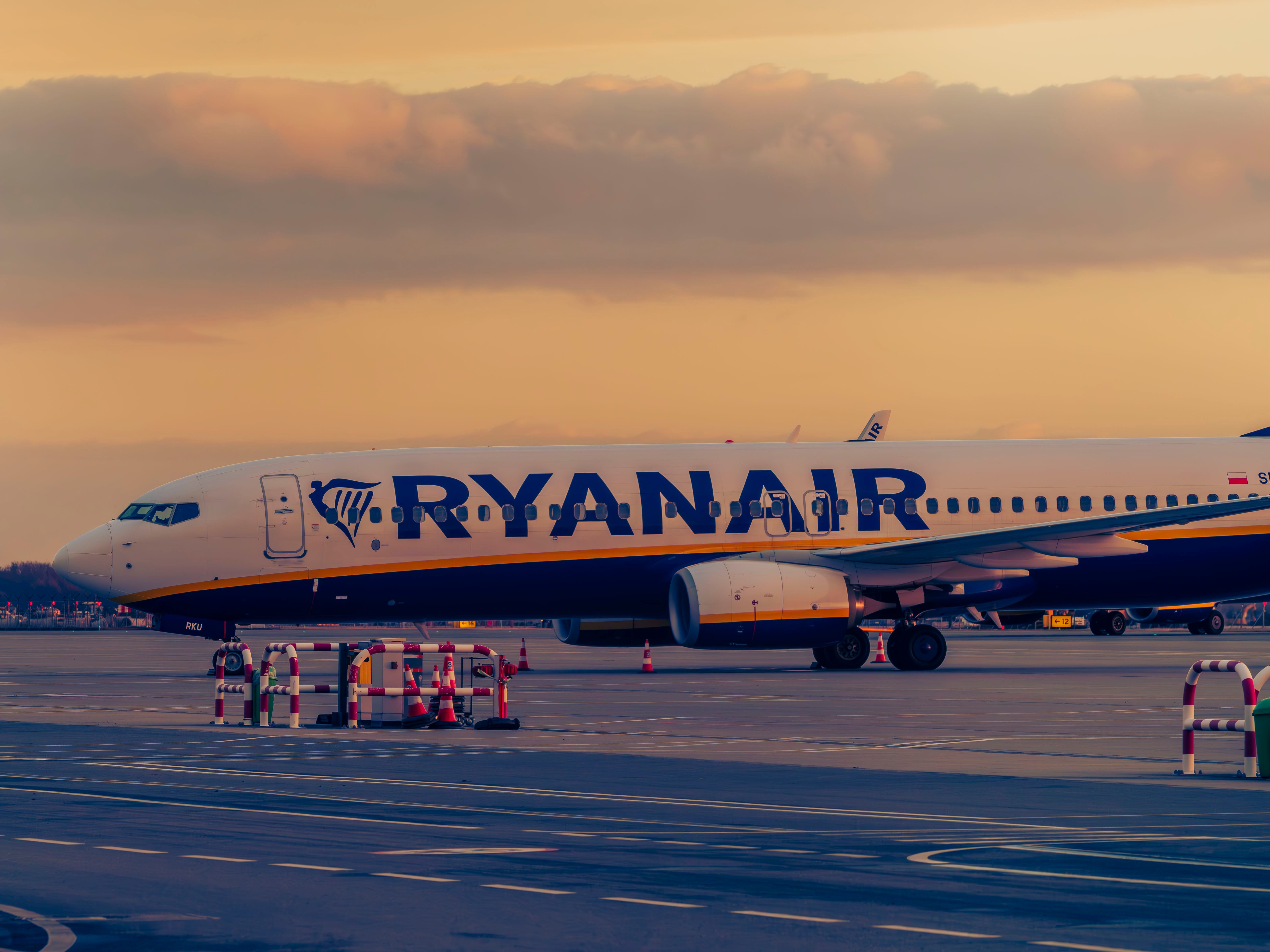 general travel cards — Photo by fotoinformator pl on Pexels