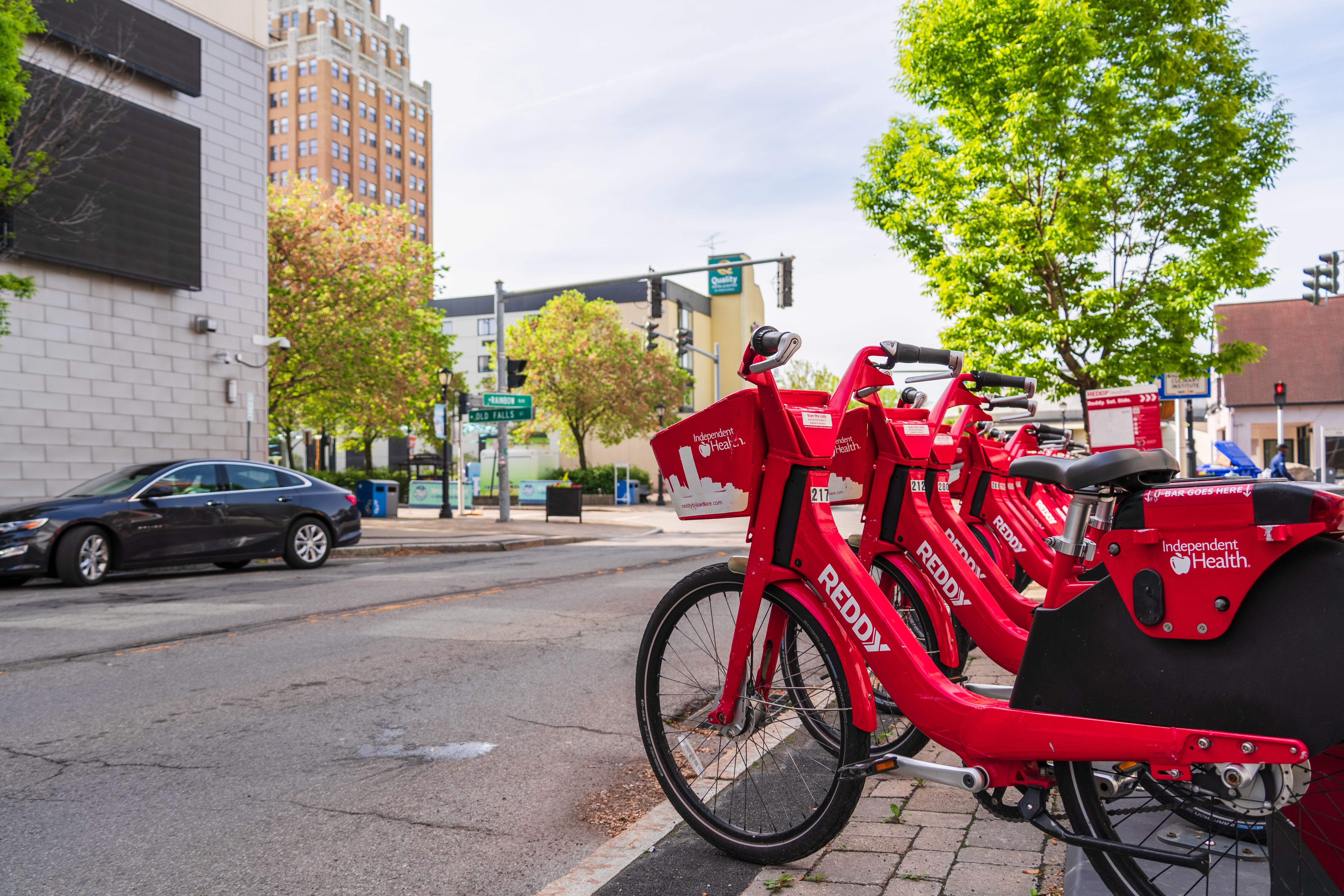 Vibrant Reddy Bikeshare in Niagara Falls City Street · Free Stock Photo