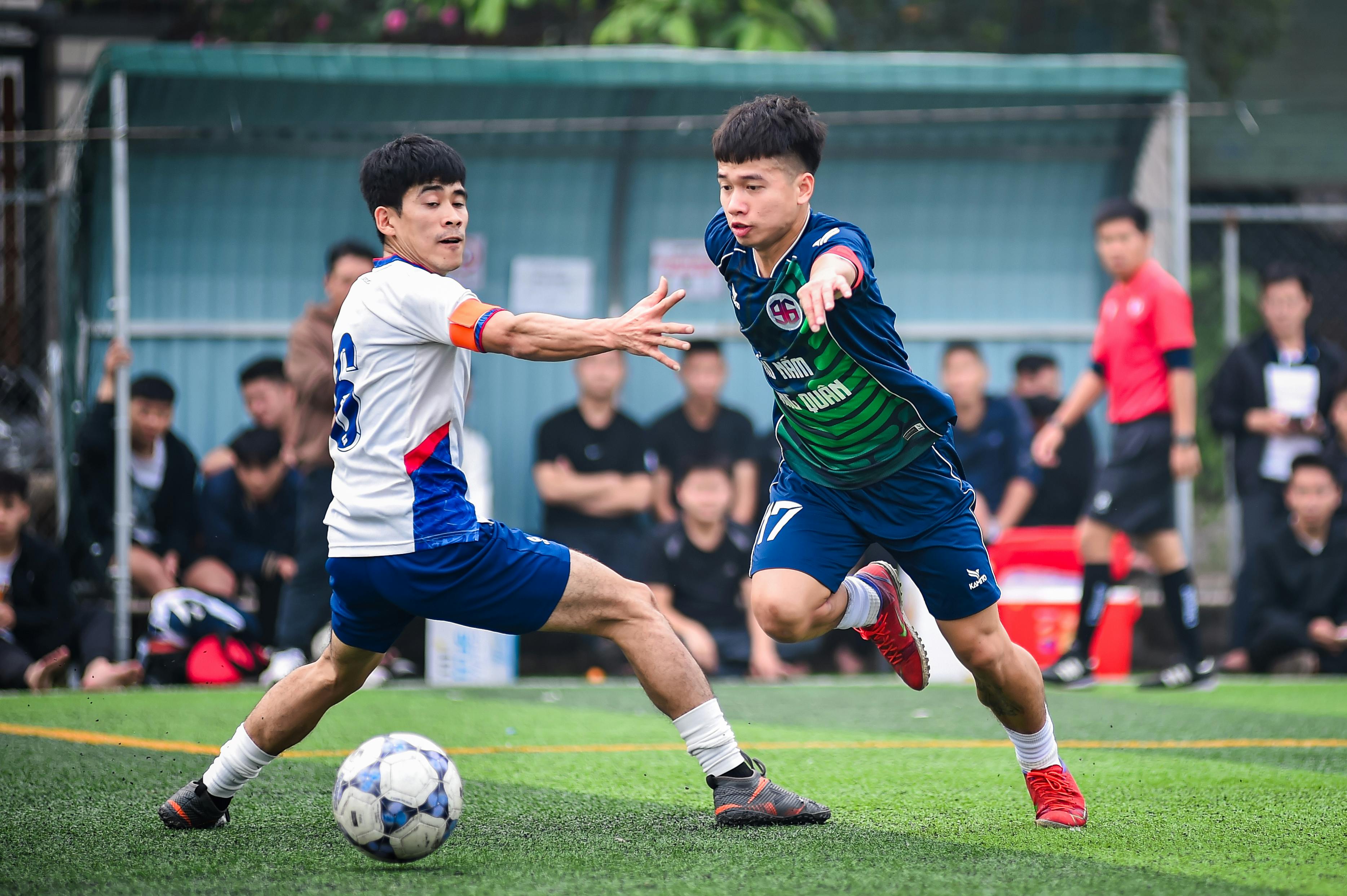 Exciting capture of soccer players in action during a match in Hà Nội, showcasing skill and competition.