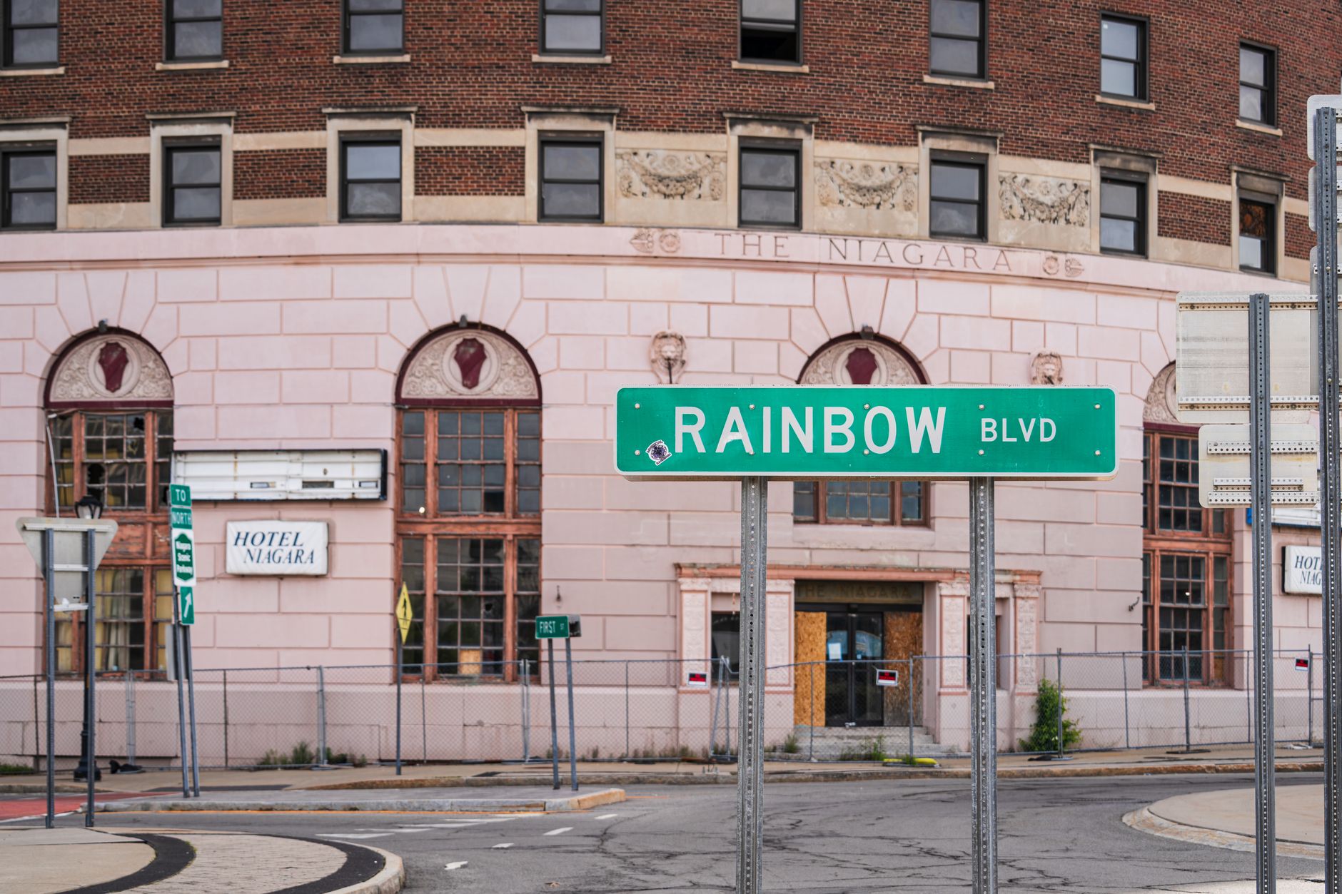 Vacant Hotel Niagara on Rainbow Blvd, Niagara Falls, showing urban renewal potential.