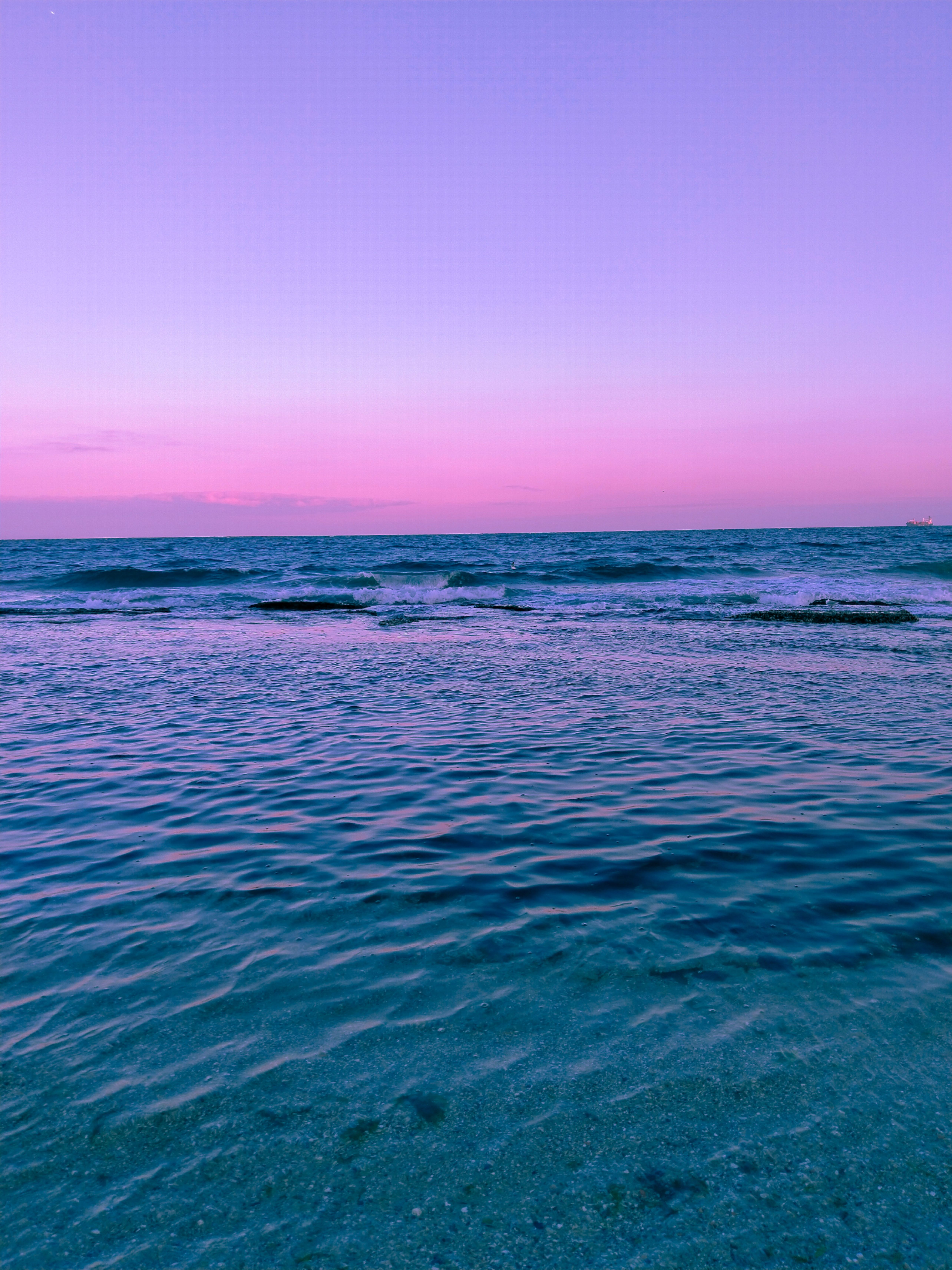 A tranquil pink sunset paints the sky over the Tekirdağ sea, capturing the essence of Turkish coastal beauty.