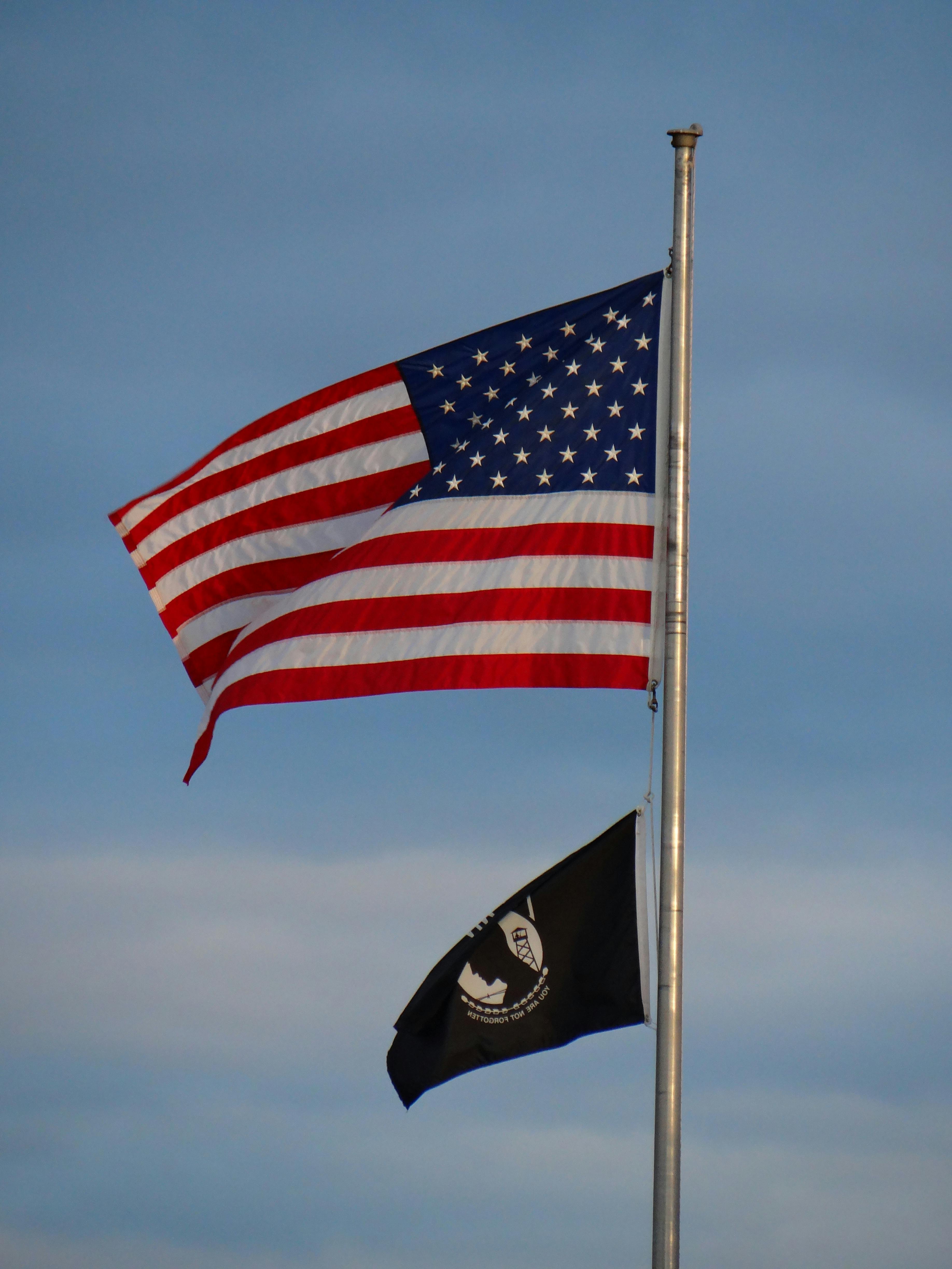 Flags USA POW