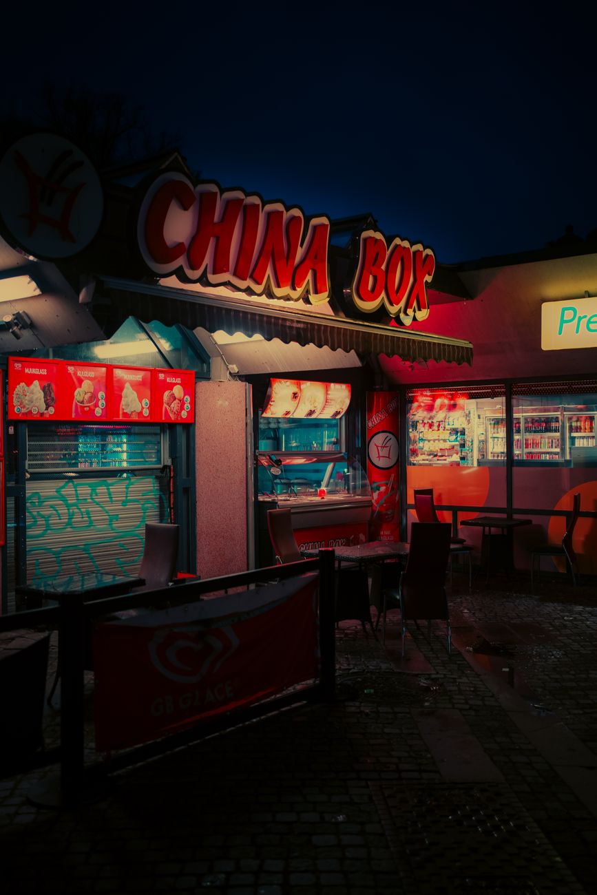 Faszinierendes Motiv in Schweden – Neon Hintergrundbild