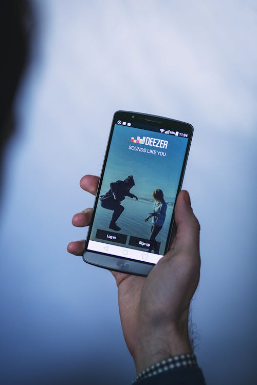 Gratis arkivbilde med app, deezer, hånd