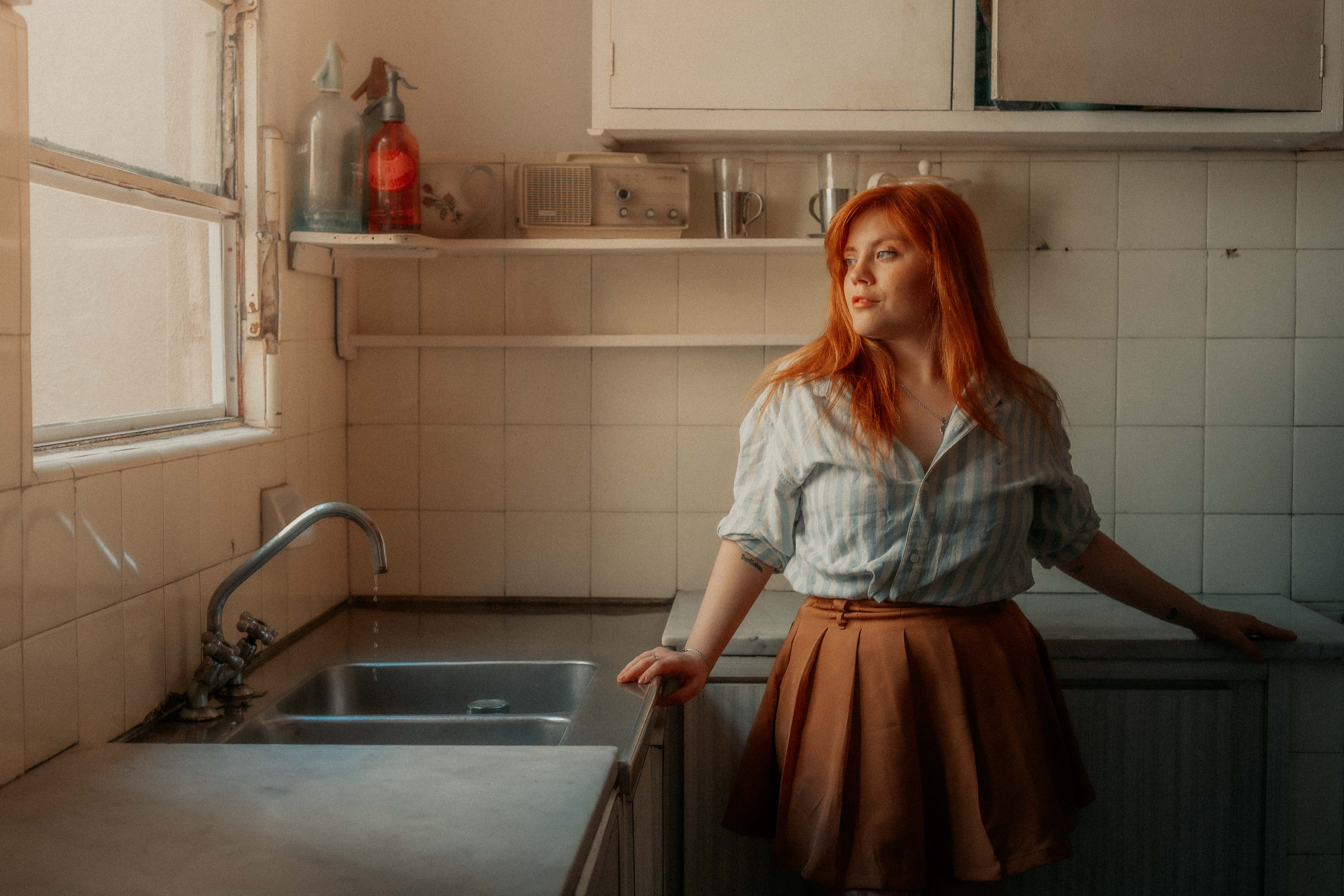 From vintage tops to maxi skirts, build your summer wardrobe with these it girl fashion trends — Photo by Gera Cejas on Pexel