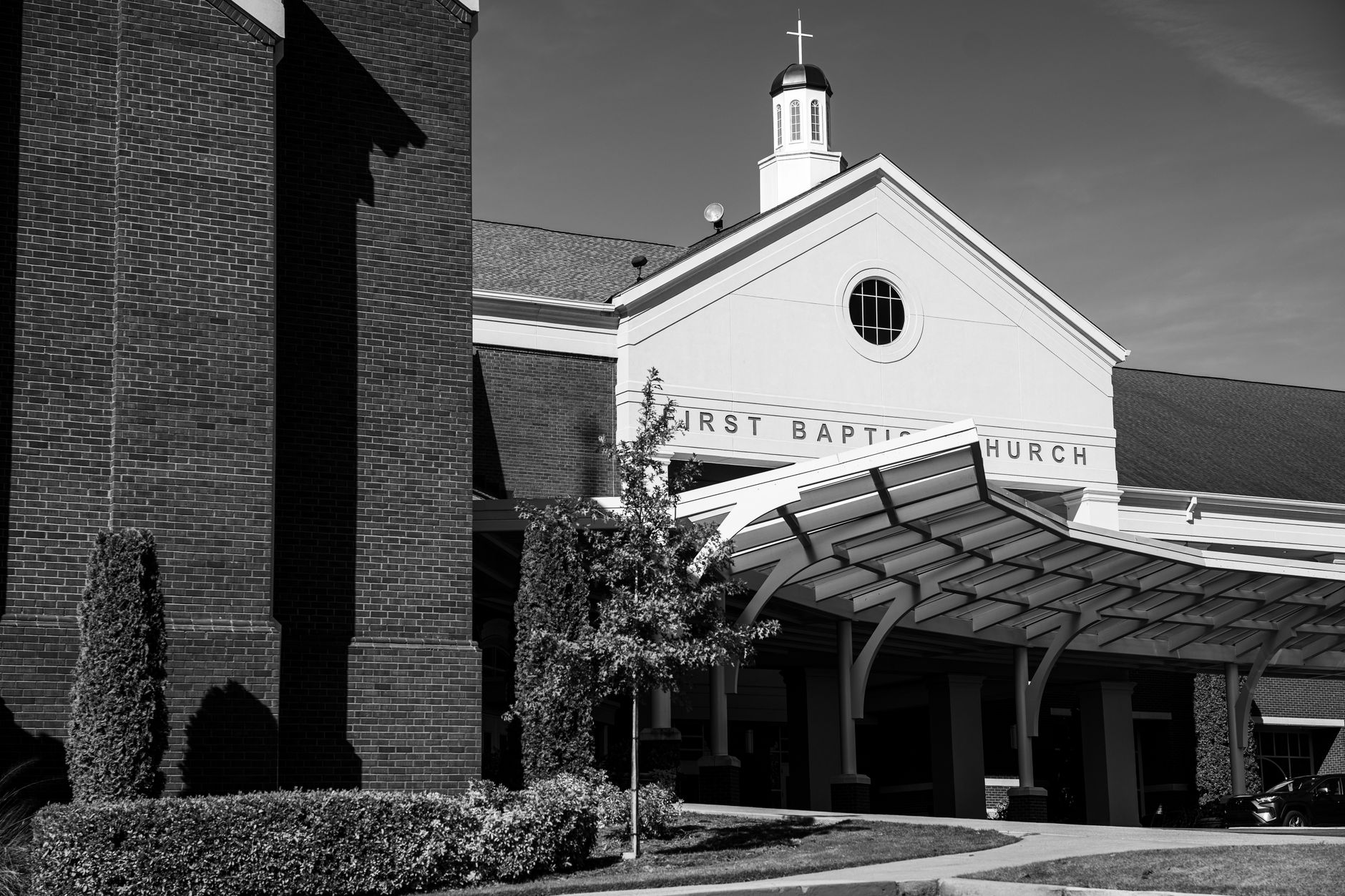 Black and white image of the First Baptist Church in Trussville, showcasing classic architecture.