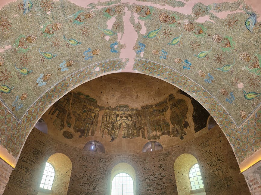 Detailaufnahme einer selbstklebenden Fensterdichtung am Rahmen, sauber angedrückt ohne Falten