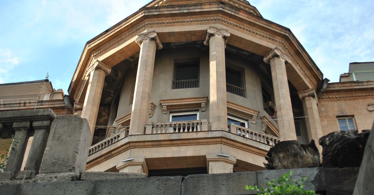 Elegant Octagonal Building with Columns · Free Stock Photo