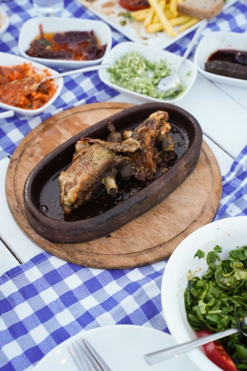 Free Delicious seafood platter at an outdoor taverna in Gökçeada, Türkiye. Enjoy authentic Turkish cuisine. Stock Photo