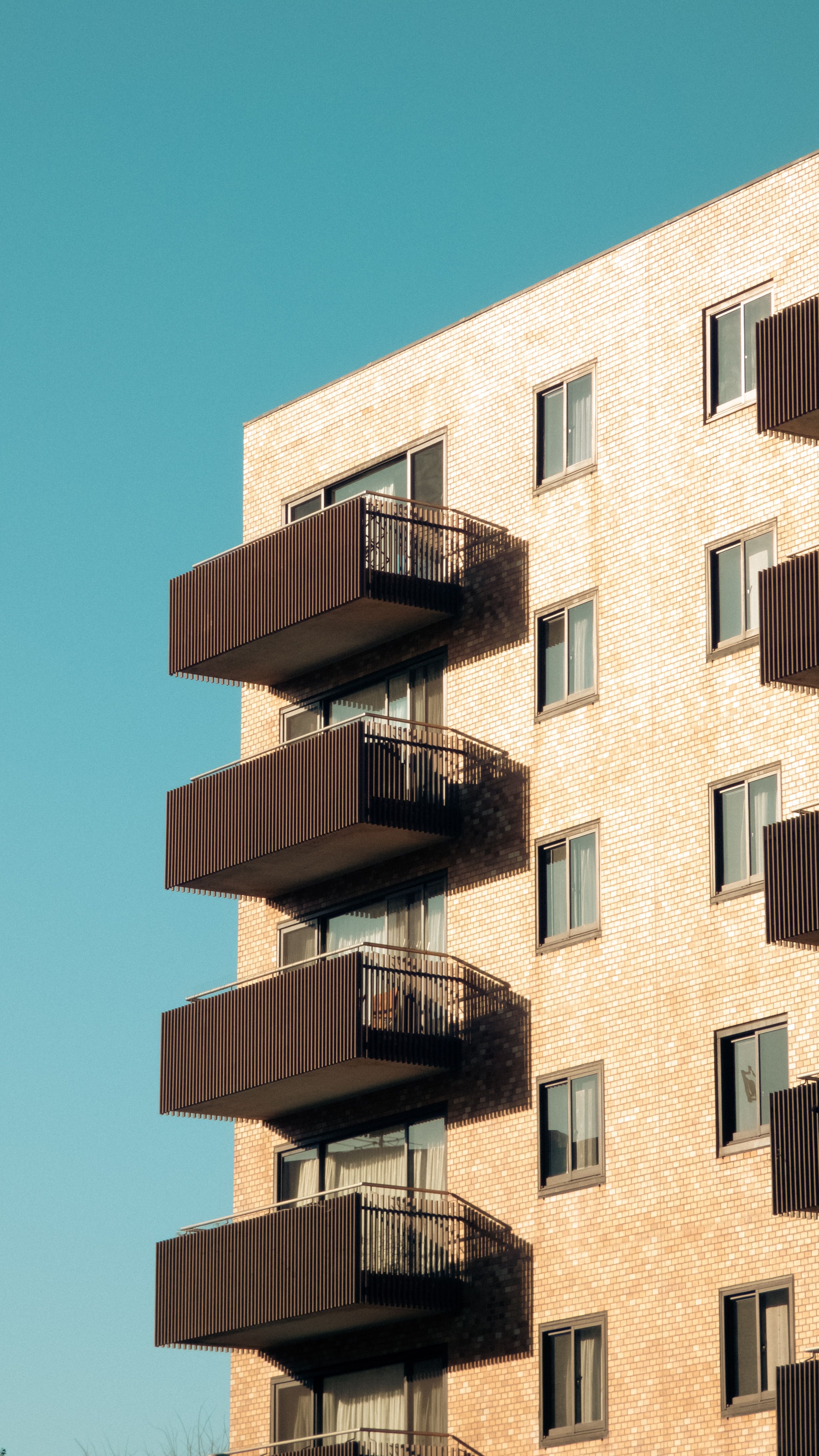 Modern Urban Apartment Building Exterior · Free Stock Photo